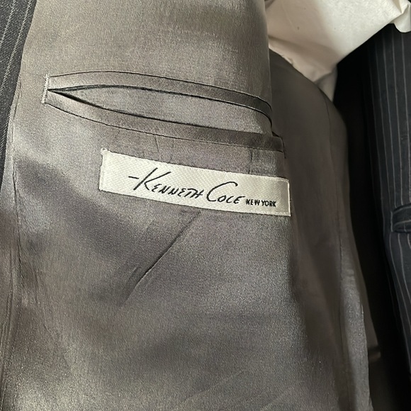 Kenneth Cole. New York. Man’s pinstripe jacket and slacks. Great condition. - Picture 6 of 10